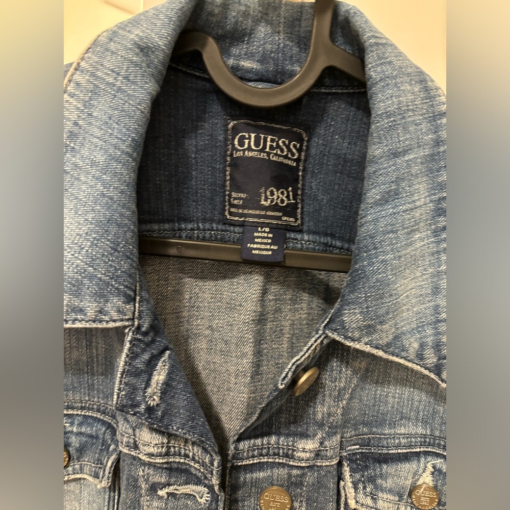 Guess - Picture 4 of 7